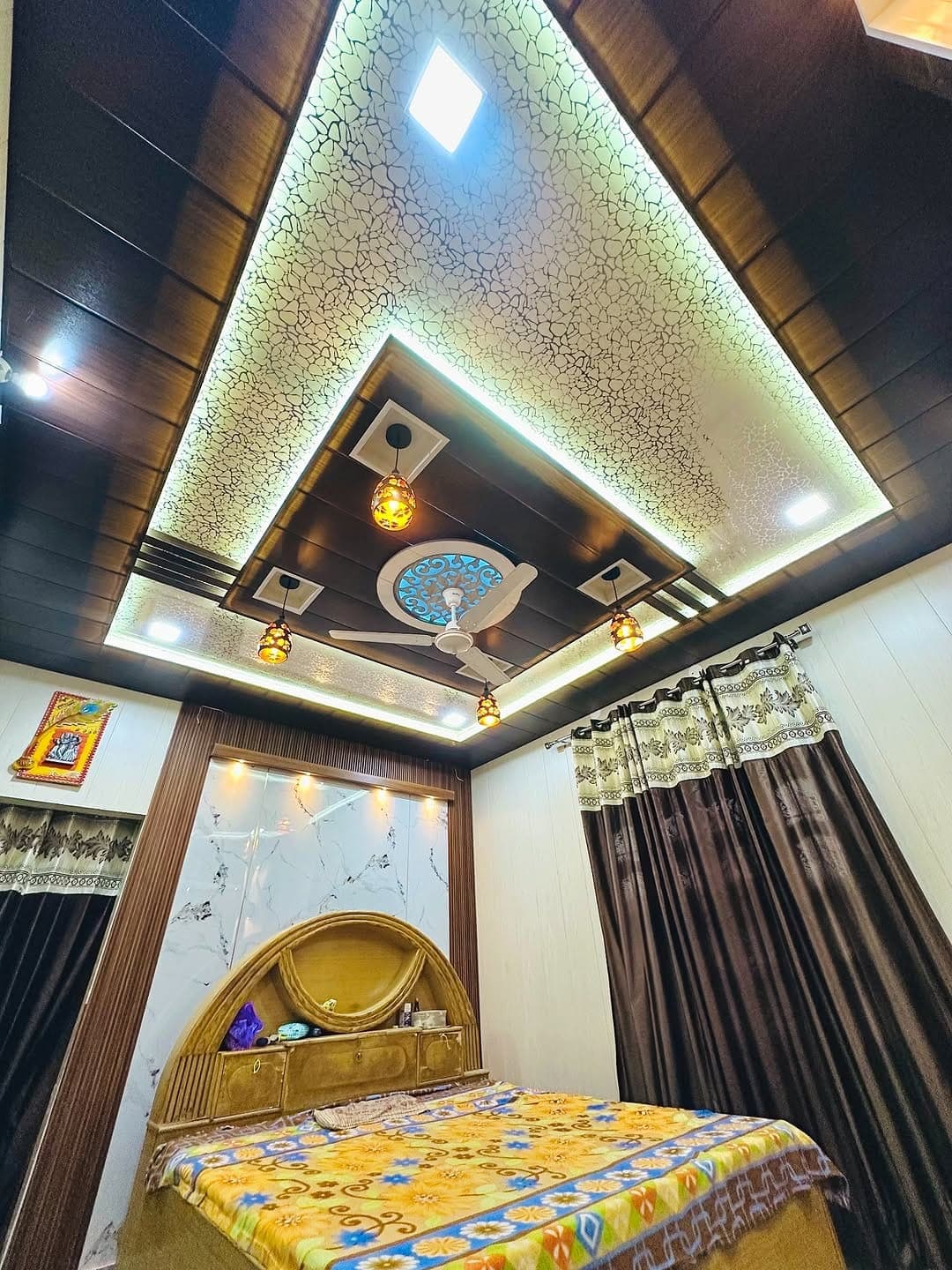 Luxury Bedroom False Ceiling Design with Integrated Profile Lighting